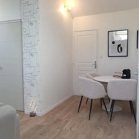 Virgil Apartment *