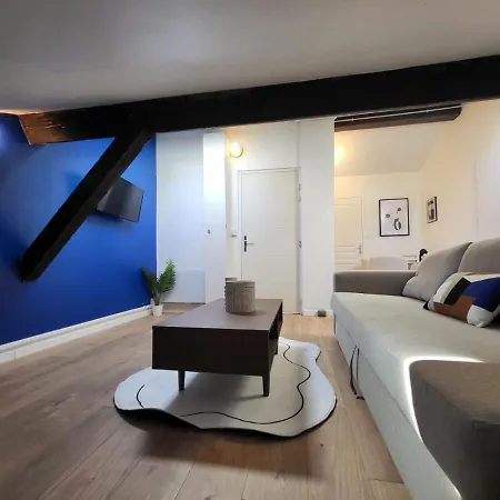 Virgil Apartment